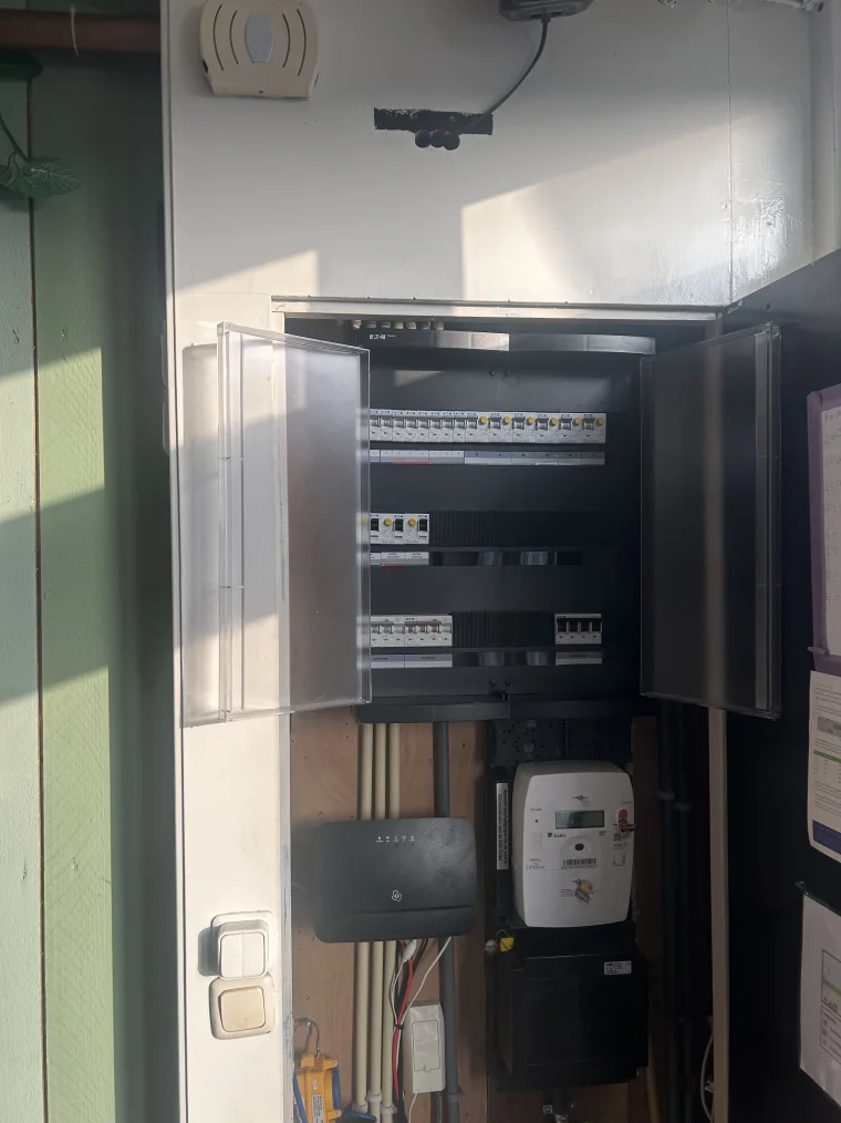 Nieuwe meterkast met Eaton groepenkast, geïnstalleerd door DV Service